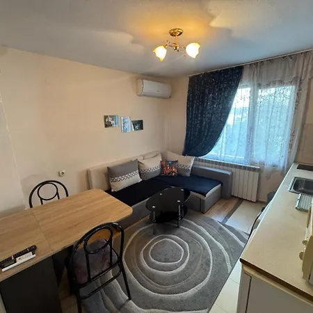 Berta Gardens 1 ساندانسكي