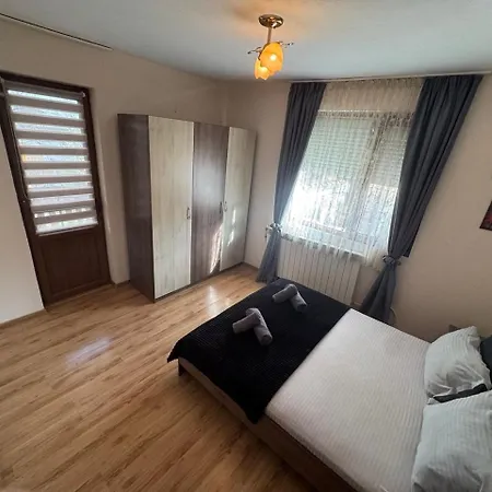 Berta Gardens 1 ساندانسكي