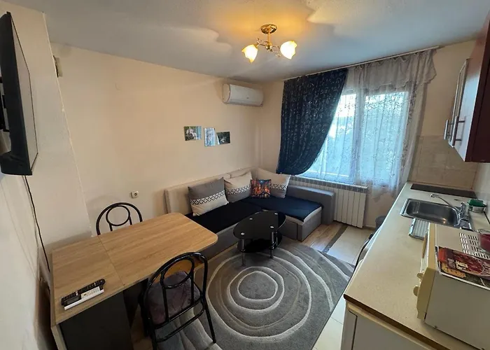 Berta Gardens 1 ساندانسكي