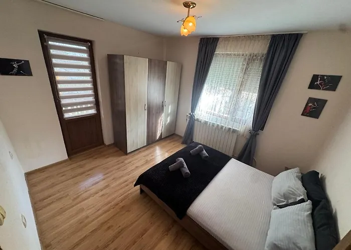 Berta Gardens 1 ساندانسكي